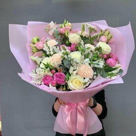 Сборный букет со статицей