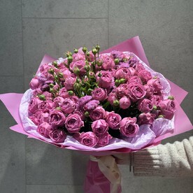 Букет из 19 веток пионовидной кустовой розы