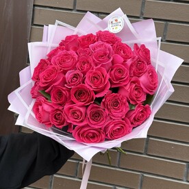 Букет из малиновых роз