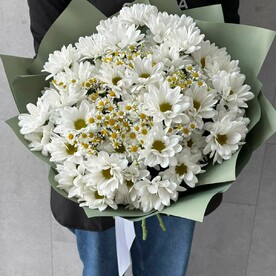 Букет из хризантемы и танацетума