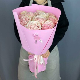 Букет из 11 розовых эквадорских роз