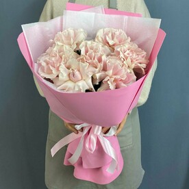 Букет из 7 французских розовых роз