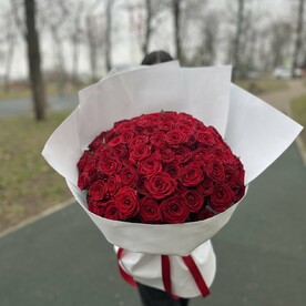 101 роза в Дизайнерской упаковке