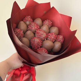 Клубника в шоколаде в букете