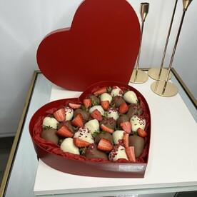 Крупинка в шоколаде в коробке сердце красное