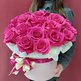 Коробка с розовыми розами премиум