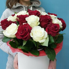25 роз в коробке