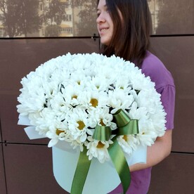 Коробка с хризантемами