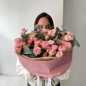 Монобукет из кустовых роз