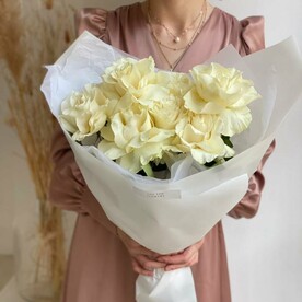Монобукет из белых роз