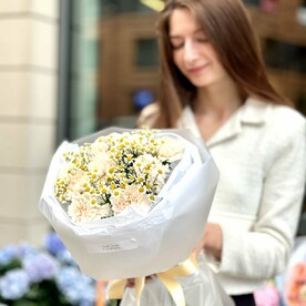 Букет из диантусов и ромашек