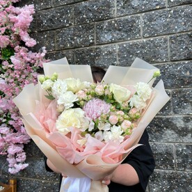 Сборный букет в нежных тонах