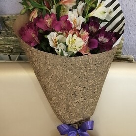 Букет-комплимент из альстромерий