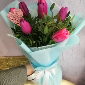 7 тюльпанов