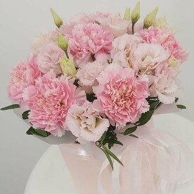 Цветы в коробке диантусы и эустома