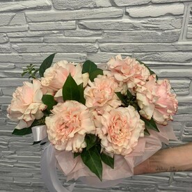 Французские розы в шляпной коробке