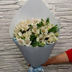 Букет из белой Альстромерии