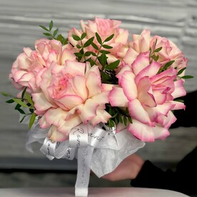 Французские розы в коробке