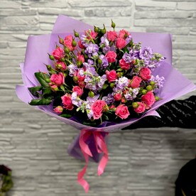 Букет из Кустовых роз и Маттиолы