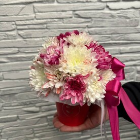 Хризантема в шляпной коробке