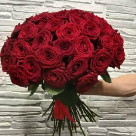 Букет 51 роза Рэд Наоми
