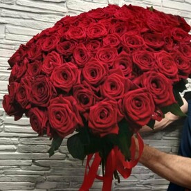 Букет 101 Роза Рэд Наоми