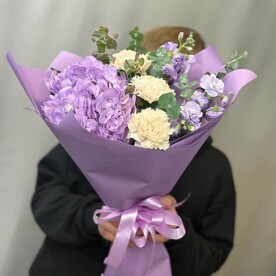 Букет гортензия диантус и маттиола