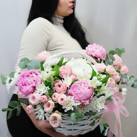 Корзина Пион кустовая роза хризантема альстромерия