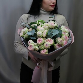 Букет Роза кустовая пионовидная