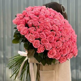 Розовая роза 101шт