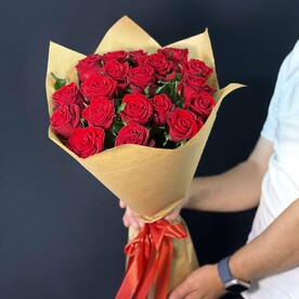 19 красных роз