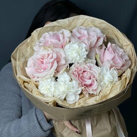 Дул-букет из французских роз и диантусов