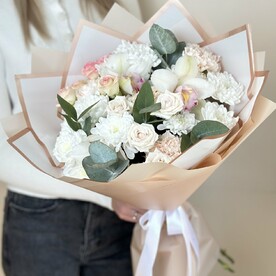 Сборный букет с орхидеей Цимбидиум