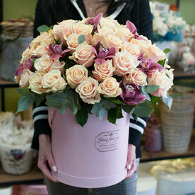 Шляпная коробка с розами "Ираида"