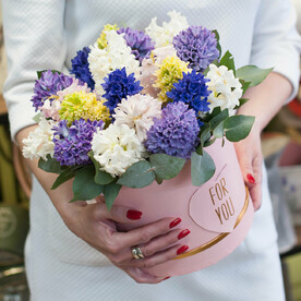 Шляпная коробка "Разноцветные ароматы"