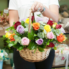 Корзина с цветами "Игривое настроение"