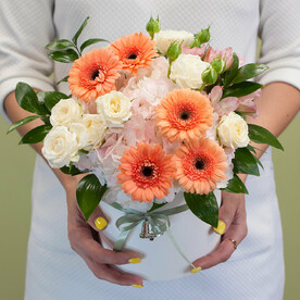 Коробка с цветами "Школьный звонок"