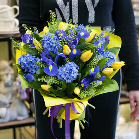 Букет из весенних цветов "Colourful"