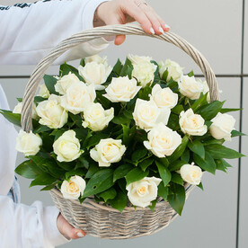 Корзина с розами "Белисимо"