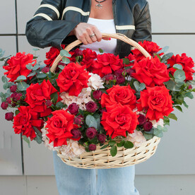 Корзина с цветами "Взаимная любовь"