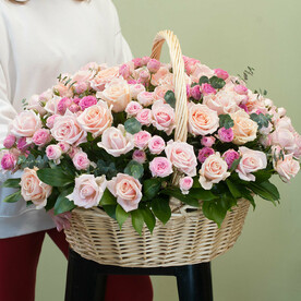 Корзина из роз "Жемчужное сияние"