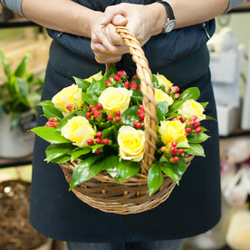 Корзина из желтых роз Осенний вальс
