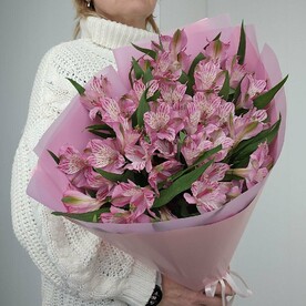 Букет из альстромерии