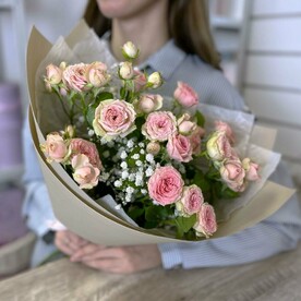 Леди. Букет «Пардон, Мадам» 329 из кустовых роз и гипсофилы