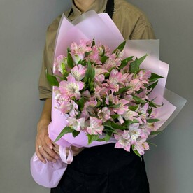 15 нежных альстромерий