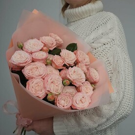 Букет из кустовых пионовидных роз сорта Мадам Бомбастик