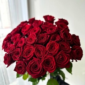 Очаровательный букет из 39 красных роз 60см