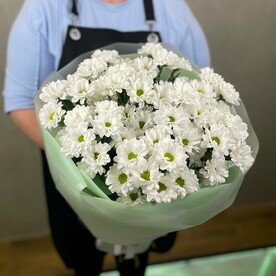 Романтичный букет из ромашки хризантемы