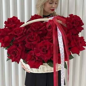 Корзина с розами для любимой
