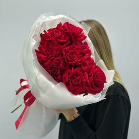 Красные французские розы